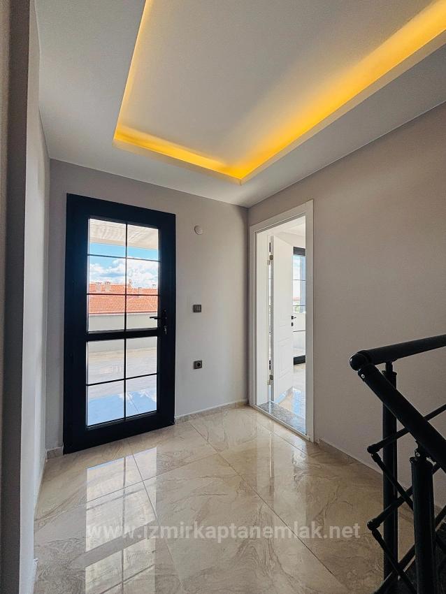 Элитный Летний Дом Класса Люкс С 3 Спальнями И 1 Ванной Комнатой, Оборудованный Системой «Умный Дом», В 50 Метрах От Моря В Уркмезе, Сеферихисар, Измир.