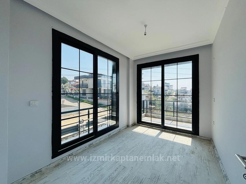 Летний Домик С Видом На Море, Отопление Природным Газом, 3+1 Комната, Расположенный В Районе Акарджа, Сеферихисар, Измир.