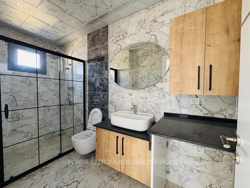 Летний Домик С Видом На Море, Отопление Природным Газом, 3+1 Комната, Расположенный В Районе Акарджа, Сеферихисар, Измир.