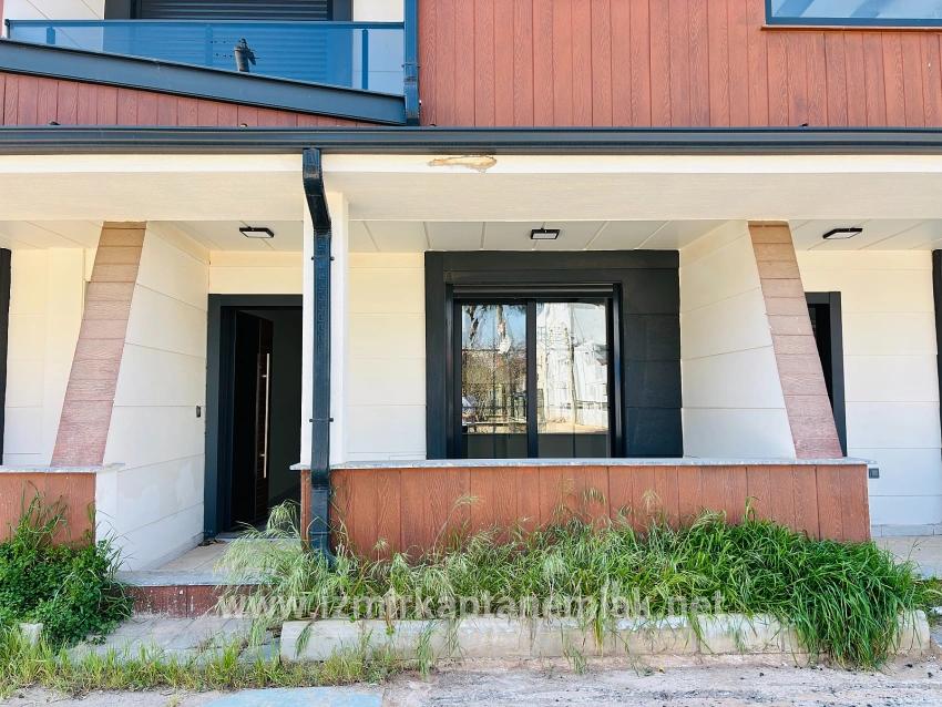 Для продажи Квартира 1+1 в Payamlı Seferihisar Doğanbey - 55 m²
