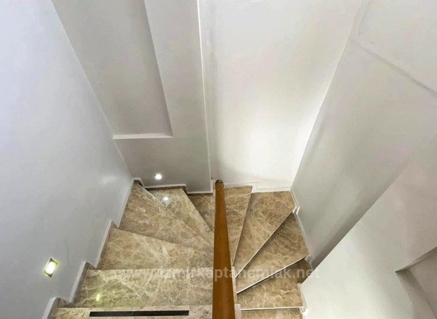 Продается Вилла 3+1 В Закрытом Жилом Комплексе С Бассейном В Районе Джумхуриет, Сеферихисар, Измир.