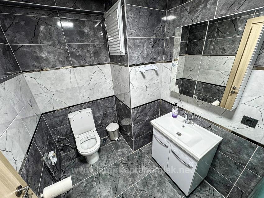 Продается Квартира (1+1) В Жилом Комплексе С Бассейном В Районе Бенгилер, Сеферихисар, Измир.