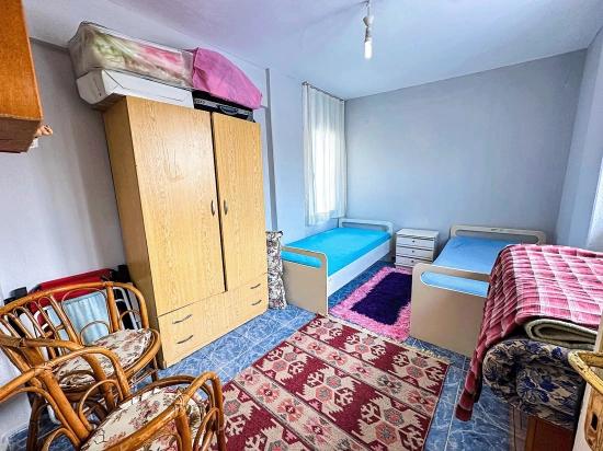 Продается Вилла С 4 Спальнями И 1 Ванной Комнатой В Центре Района Паямлы, Сеферихисар, Измир, В Нескольких Минутах Ходьбы От Моря.