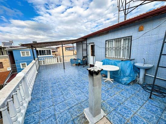 Продается Вилла С 4 Спальнями И 1 Ванной Комнатой В Центре Района Паямлы, Сеферихисар, Измир, В Нескольких Минутах Ходьбы От Моря.
