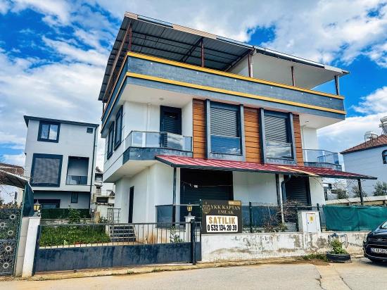 Расположенная В Центре Вилла 3+1 С Садом В Районе Паямлы, Сеферихисар, Измир.