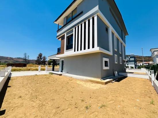 В Измир Seferihisar Cumhuriyet Mahallesi Широкий Сад 3+1 Продается Двойной Вилла