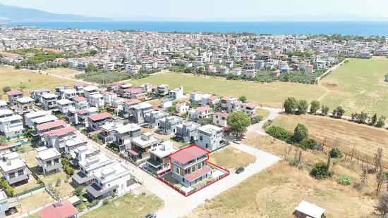 В Измир Seferihisar Cumhuriyet Mahallesi Широкий Сад 3+1 Продается Двойной Вилла