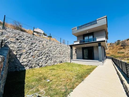 İzmir Seferihisar в районе Atatürk 3+1 с видом на море продается отдельная вилла