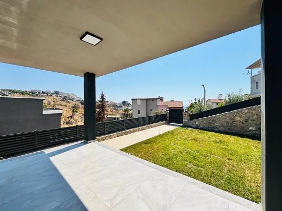 İzmir Seferihisar в районе Atatürk 3+1 с видом на море продается отдельная вилла