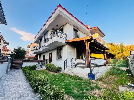 İzmir Seferihisar в районе Payamlı с садом полностью меблирована 2+1 для аренды вилла