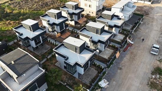 Вилла 2+1 С Просторным Садом В Закрытом Жилом Комплексе В Районе Джумхуриет, Сеферихисар, Измир.