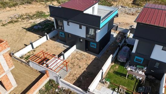 Красиво Расположенная Летняя Вилла Триплекс 3+1 В Джумхуриете, Сеферихисар, Измир.