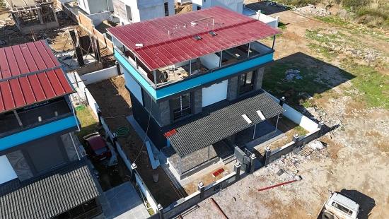 Красиво Расположенная Летняя Вилла Триплекс 3+1 В Джумхуриете, Сеферихисар, Измир.