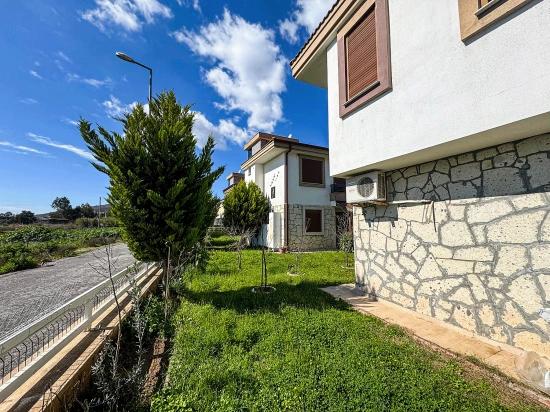 Продается Вилла 3+1 В Закрытом Жилом Комплексе С Бассейном В Районе Джумхуриет, Сеферихисар, Измир.