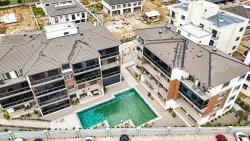 Расположен В Закрытом Жилом Комплексе С Бассейном И Камерами Видеонаблюдения В Районе Чолакибрахим Бей, Сеферихисар, Измир.