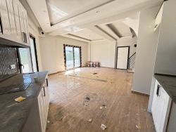 Вилла 3+1 На Продажу В Мендерес-Оздере, В Центре Города, С Садом И Отдельной Кухней