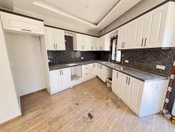 Вилла 3+1 На Продажу В Мендерес-Оздере, В Центре Города, С Садом И Отдельной Кухней