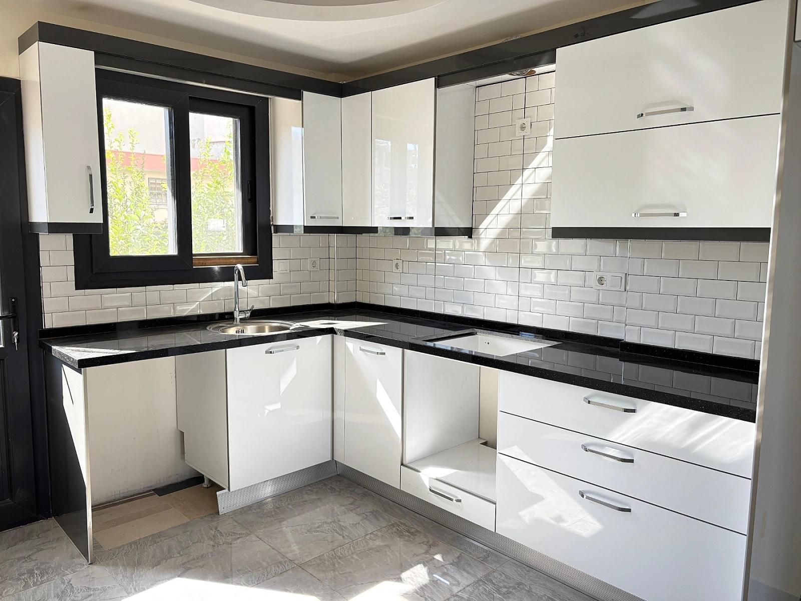 Seferihisar Doğanbey Merkezde Geniş Yapılı Ferah 3+1 Satılık Villa