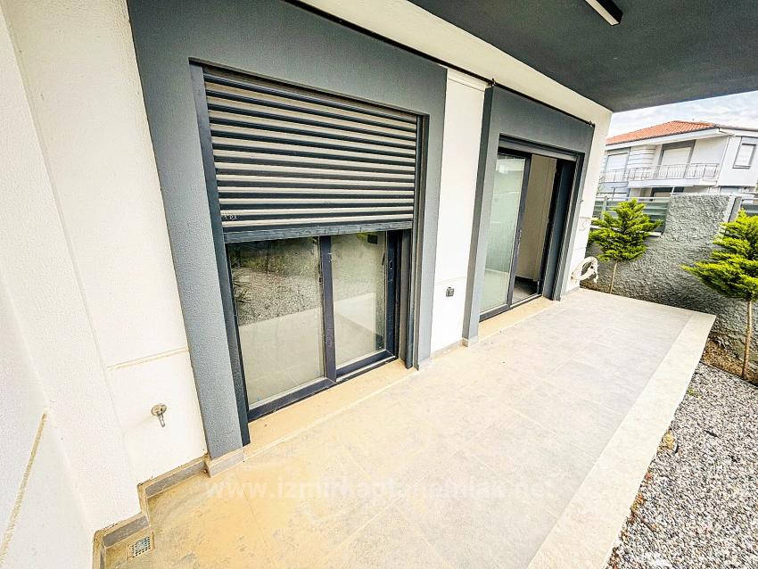 İzmir Seferihisar Çolakibrahim Bey Mahallesi’nde Havuzlu Güvenlik Kameralı Site İçerisinde