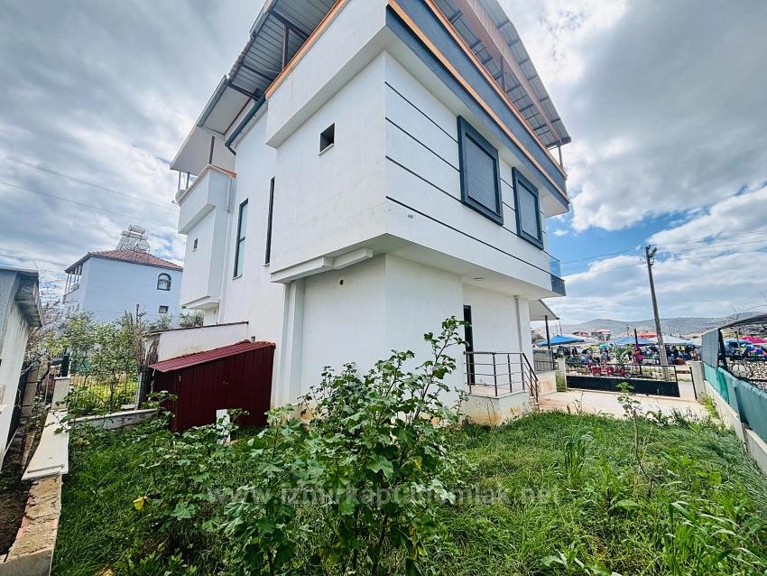 İzmir Seferihisar Payamlı Mahallesi’nde Merkezi Konumda 3+1 Bahçeli Villa
