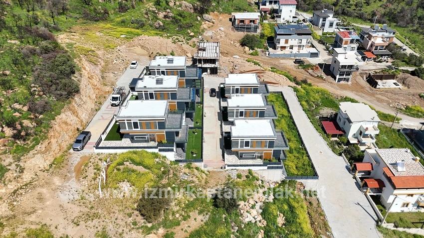 Seferihisar Doğanbey Atatürk Mah. Satılık 3+1 Yazlık - 220 m²