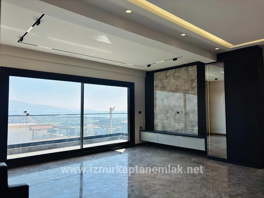 Seferihisar Doğanbey Atatürk Mah. Satılık 3+1 Yazlık - 220 m²