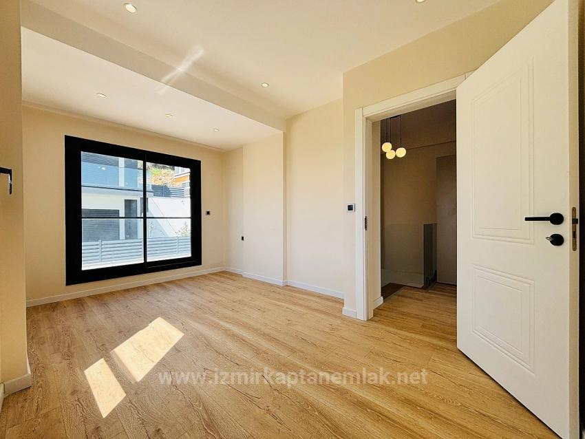 İzmir Seferihisar Atatürk Mahallesi’nde Full Deniz Manzaralı Ultra Lüks 3+1 Villalar