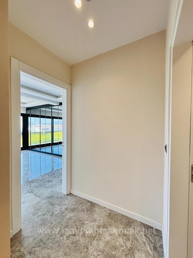 İzmir Seferihisar Atatürk Mahallesi’nde Full Deniz Manzaralı Ultra Lüks 3+1 Villalar