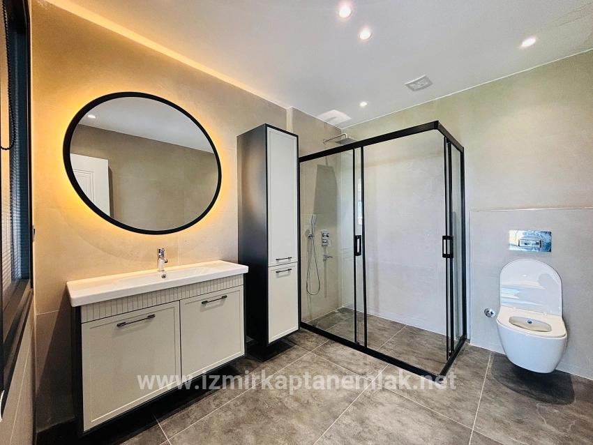 Seferihisar Doğanbey Atatürk Mah. Satılık 3+1 Yazlık - 220 m²