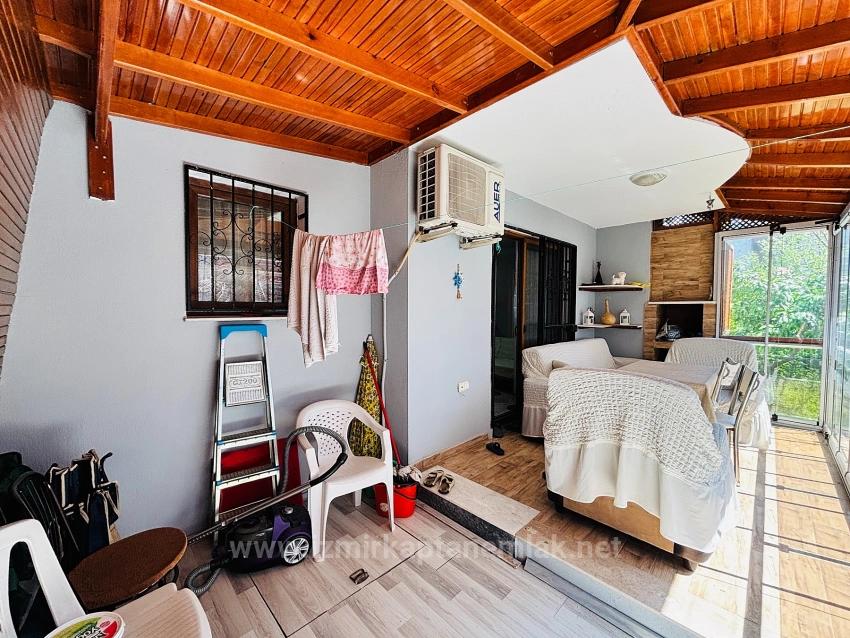 İzmir Seferihisar Bengiler’de Merkezi Konumda Cam Balkonlu   2+1 Zemin Kat Daire