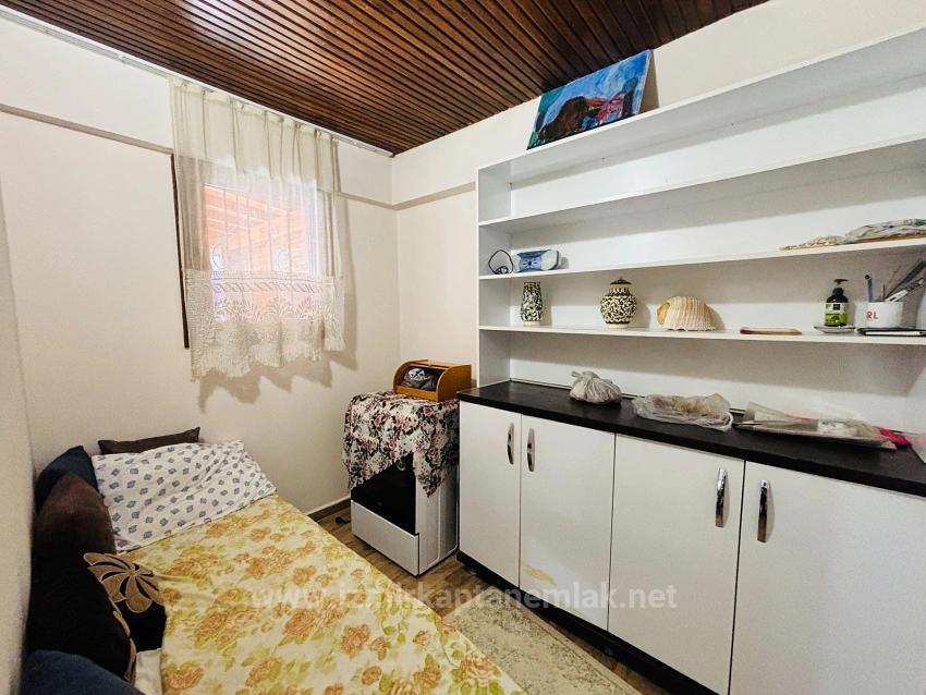 İzmir Seferihisar Bengiler’de Merkezi Konumda Cam Balkonlu   2+1 Zemin Kat Daire