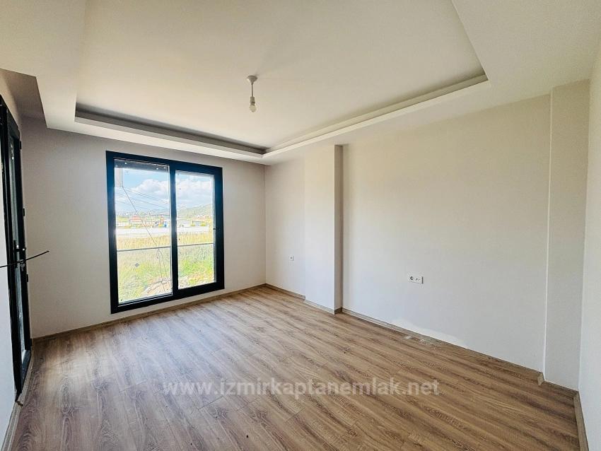 İzmir Seferihisar Cumhuriyet Mahallesi’nde Geniş Bahçeli Satılık 2+1 Müstakil Villa