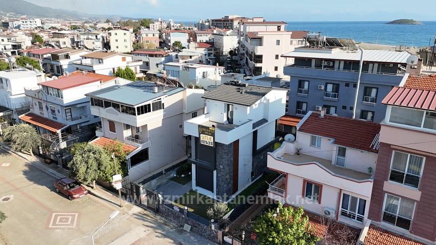 Menderes Gümüldür Gümüldür Cumhuriyet Mah. Satılık 3+1 Yazlık - 237 m²