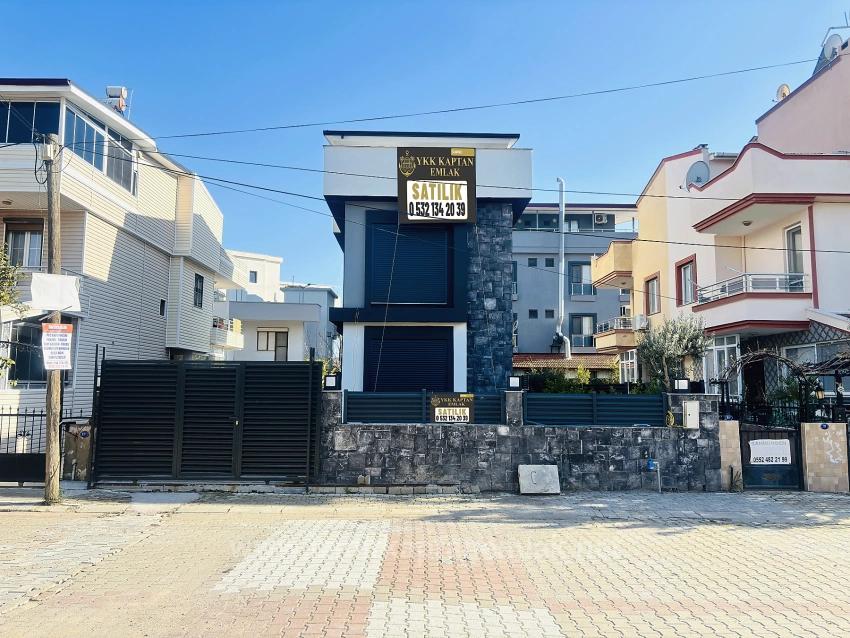 İzmir Menderes  Gümüldür Mahallesi’nde Denize 100M Akıllı Ev Sistemli Havuzlu 3+1 Müstakil