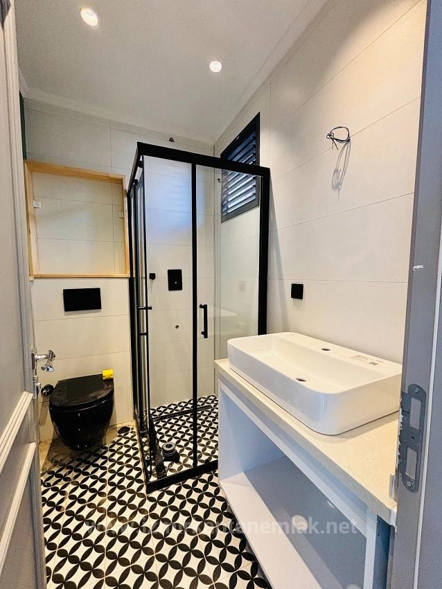 İzmir Menderes  Gümüldür Mahallesi’nde Denize 100M Akıllı Ev Sistemli Havuzlu 3+1 Müstakil