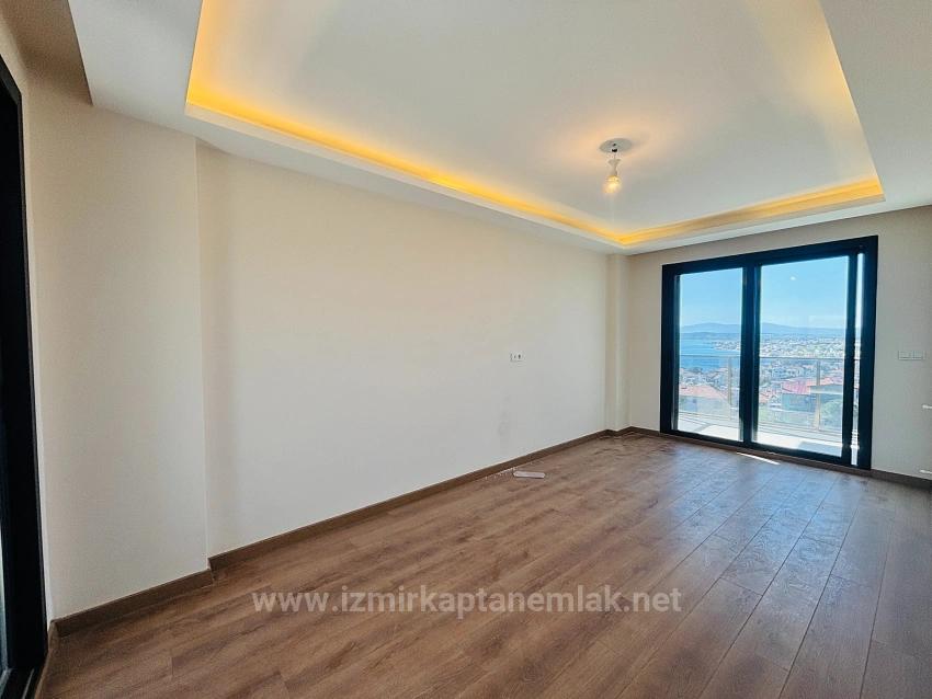 İzmir Seferihisar Akarca’da Deniz Manzaralı Havuzlu 5+1 Müstakil Tripleks Yazlık Villa