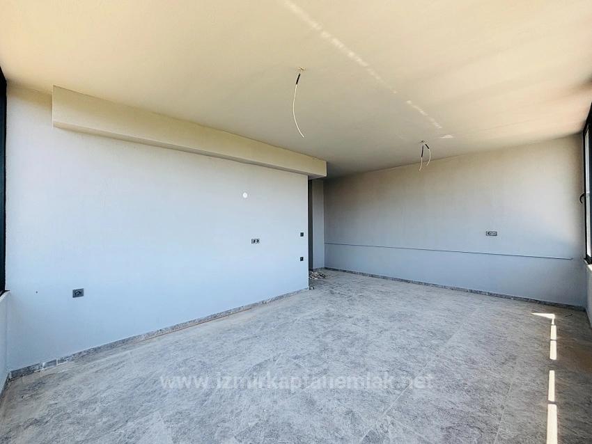 İzmir Seferihisar Cumhuriyet Mahallesi’nde 3+1 Havuzlu Satılık Müstakil Villa