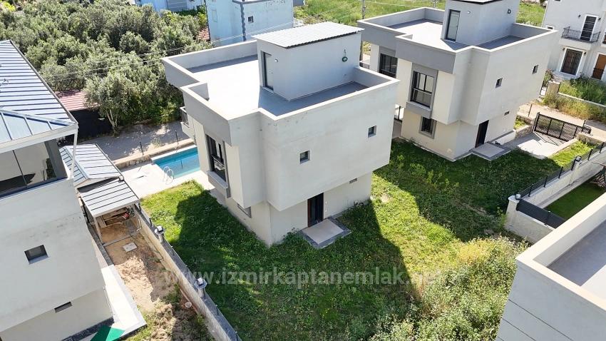 İzmir Seferihisar Cumhuriyet Mahallesi’nde 3+1 Havuzlu Satılık Müstakil Villa