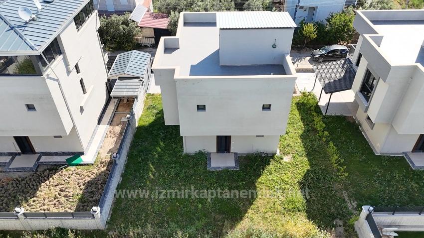 İzmir Seferihisar Cumhuriyet Mahallesi’nde 3+1 Havuzlu Satılık Müstakil Villa