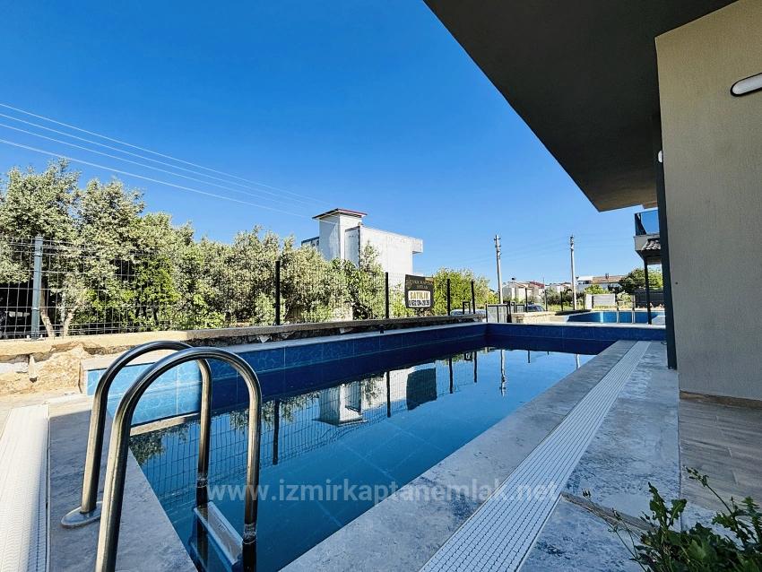 İzmir Seferihisar Cumhuriyet Mahallesi’nde 3+1 Havuzlu Satılık Müstakil Villa
