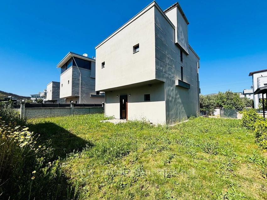 İzmir Seferihisar Cumhuriyet Mahallesi’nde 3+1 Havuzlu Satılık Müstakil Villa