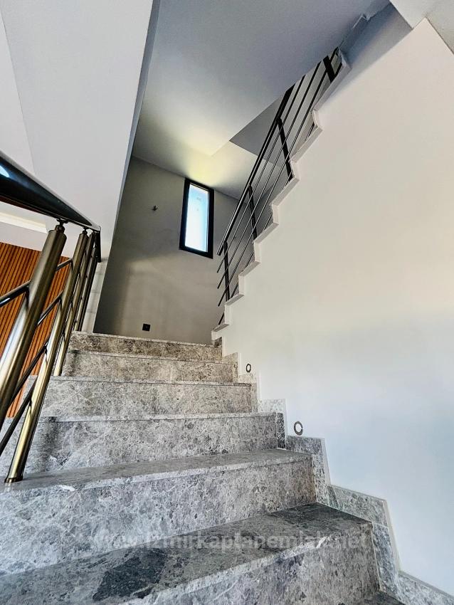 İzmir Seferihisar Cumhuriyet Mahallesi’nde 3+1 Havuzlu Satılık Müstakil Villa