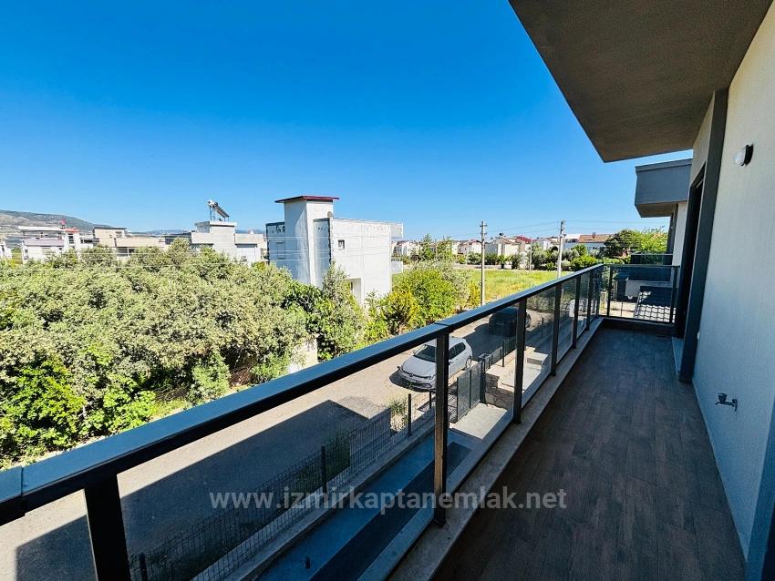 İzmir Seferihisar Cumhuriyet Mahallesi’nde 3+1 Havuzlu Satılık Müstakil Villa