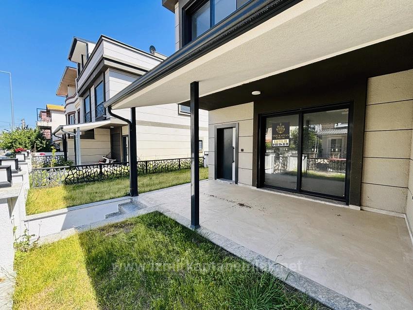 İzmir Seferihisar Payamlı Mahallesi’nde Denize 350M 3+1 Satılık İkiz Villa