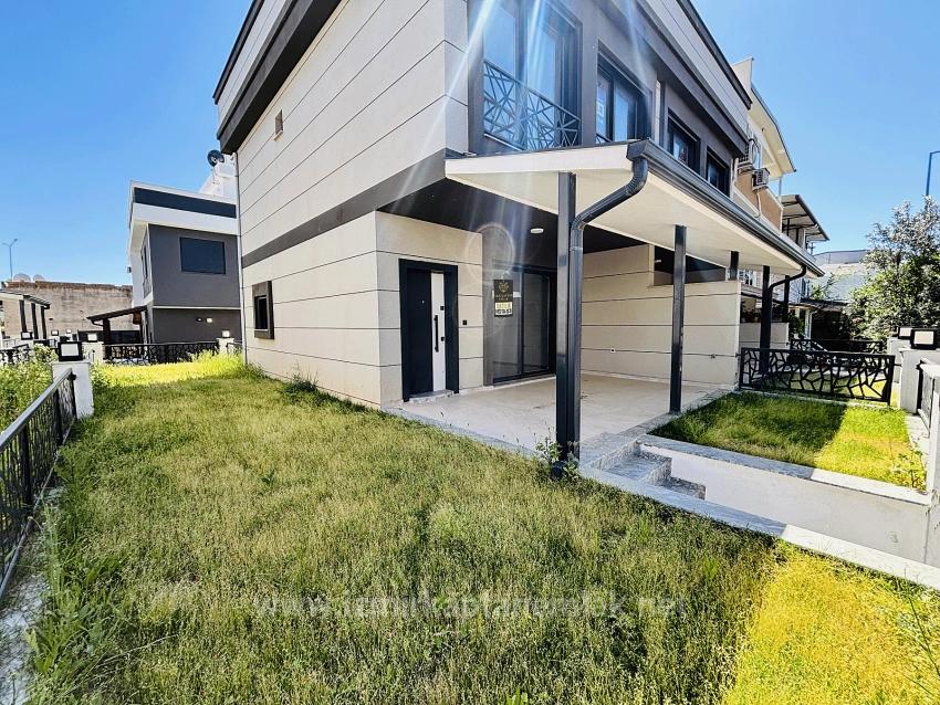 İzmir Seferihisar Payamlı Mahallesi’nde Denize 350M 3+1 Satılık İkiz Villa