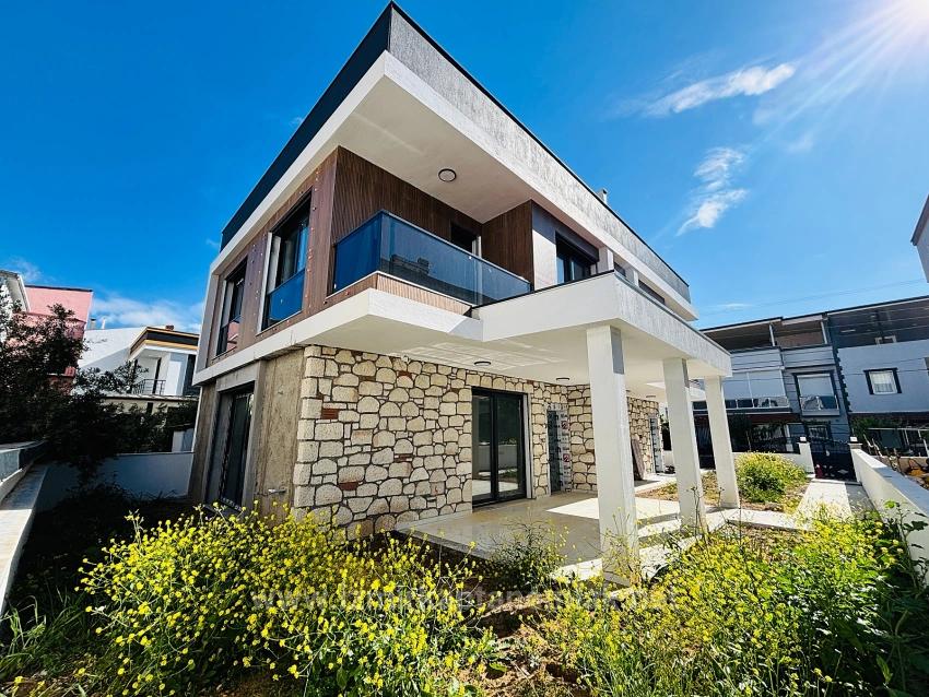 İzmir Seferihisar Payamlı Mahallesi’nde Denize 300M 3+1 Satılık İkiz Villa