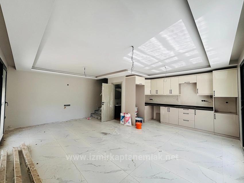 İzmir Seferihisar Payamlı Mahallesi’nde Denize 300M 3+1 Satılık İkiz Villa
