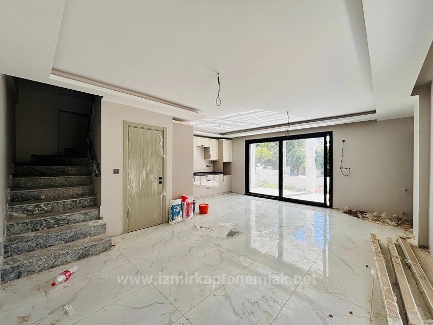 İzmir Seferihisar Payamlı Mahallesi’nde Denize 300M 3+1 Satılık İkiz Villa