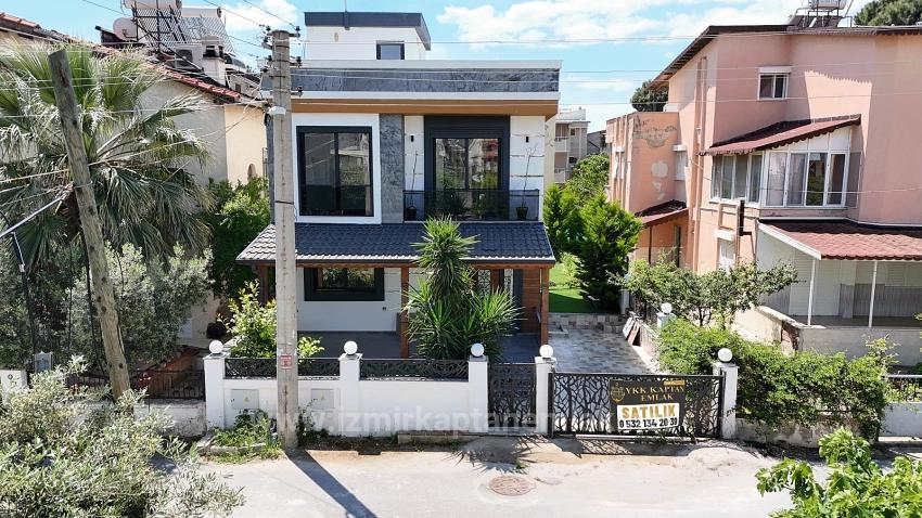 İzmir Seferihisar Payamlı Mahallesi’nde 3+1 Ultra Lüks Geniş Bahçeli Denize 100M Satılık M