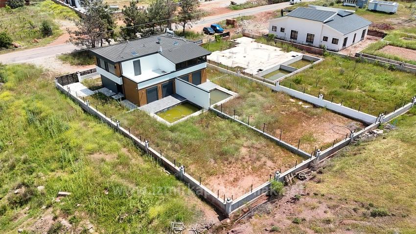 İzmir Seferihisar Kavakdere Mahallesi’nde 3+2 Ultra Lüks Havuzlu Satılık İkiz Villa 